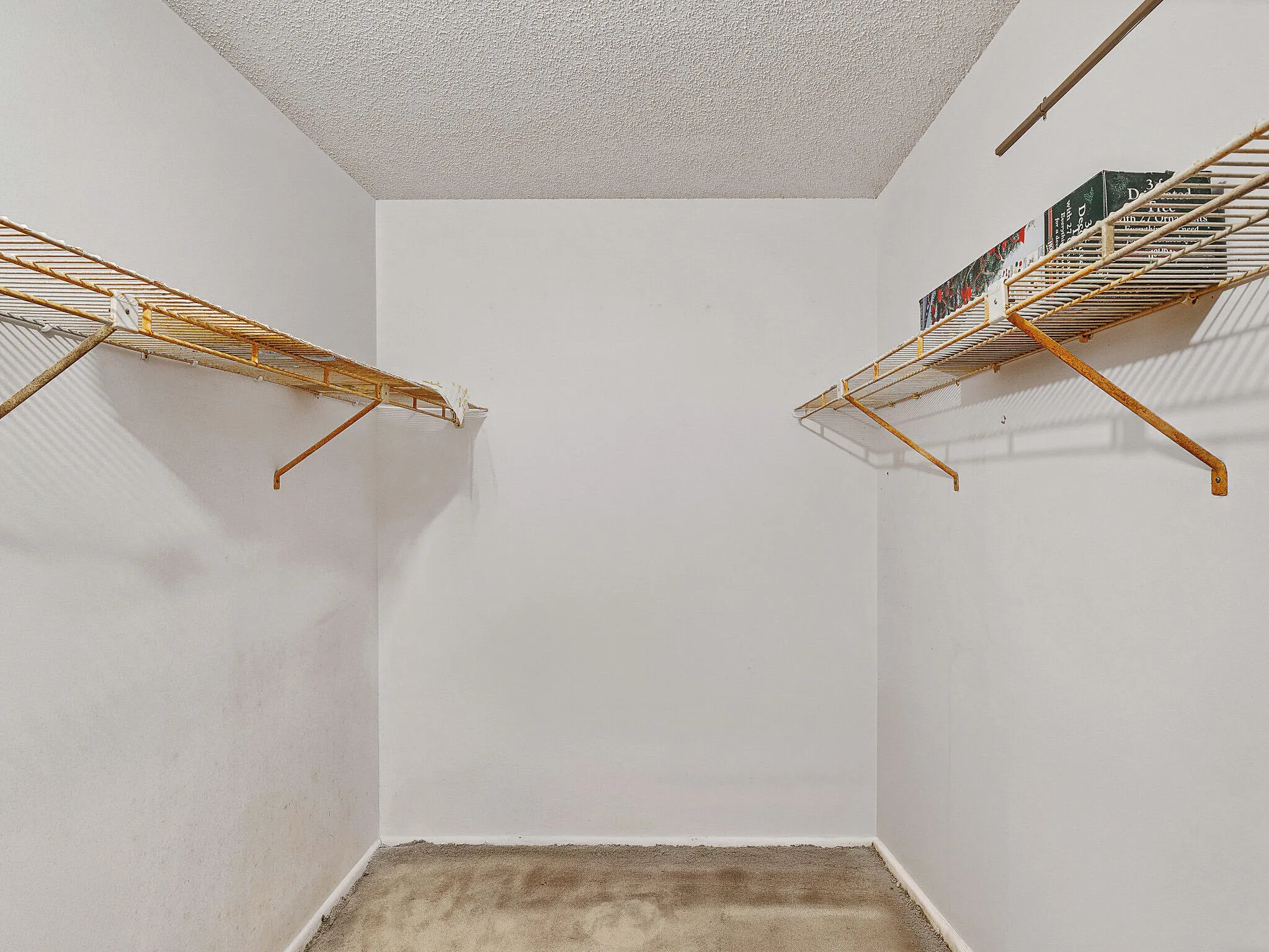 17 Primary Closet (2)