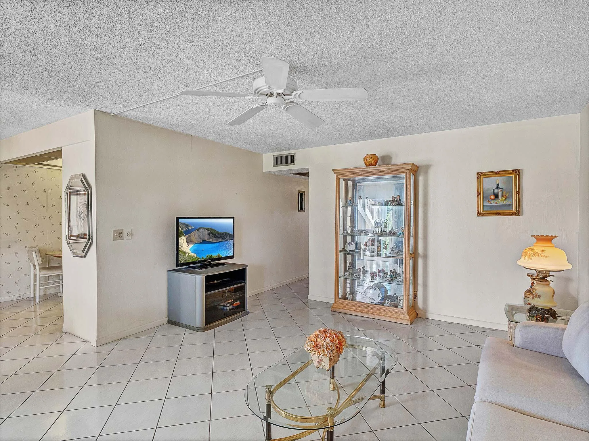 7 Living Area (2)