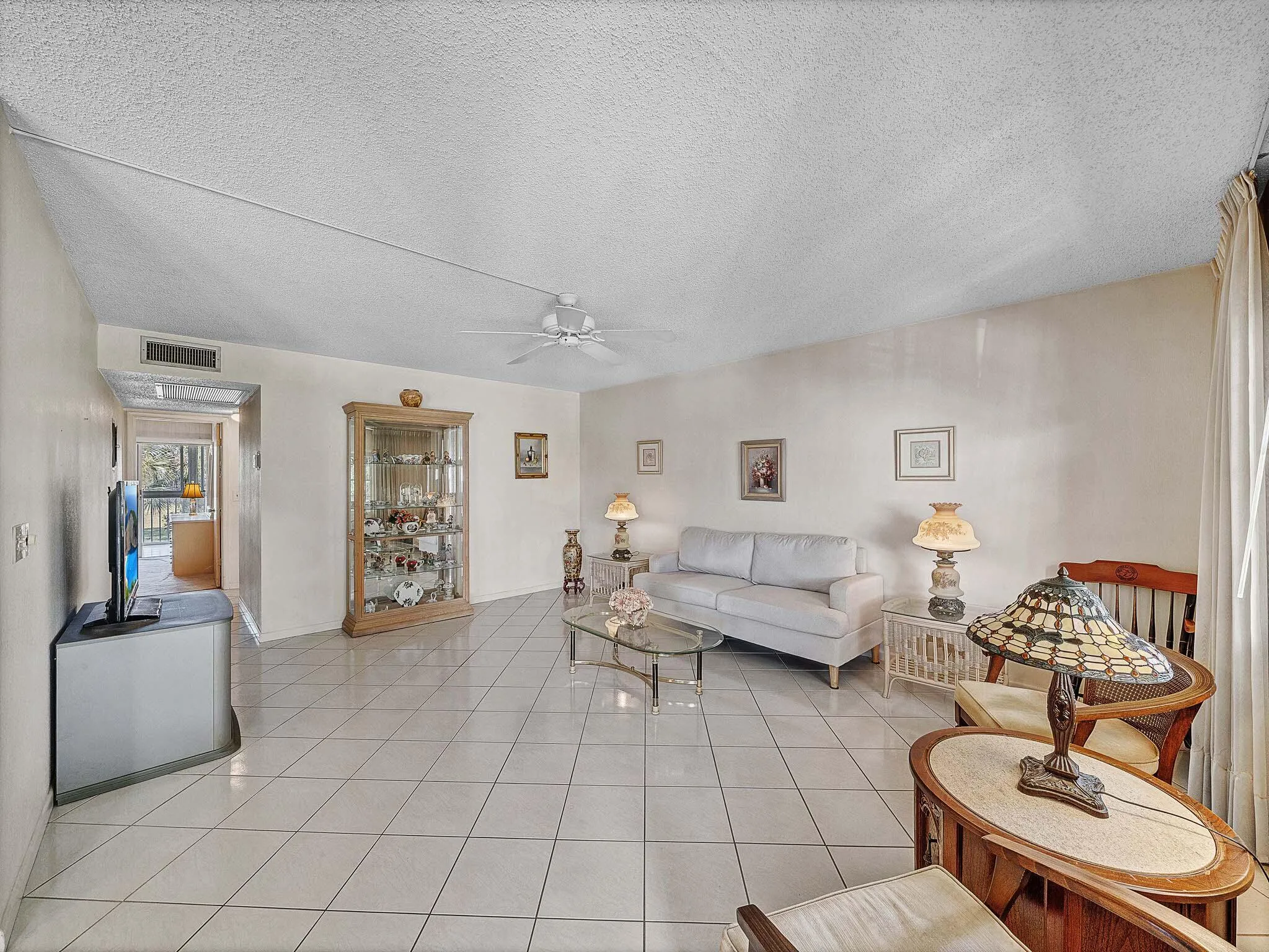 7 Living Area (1)
