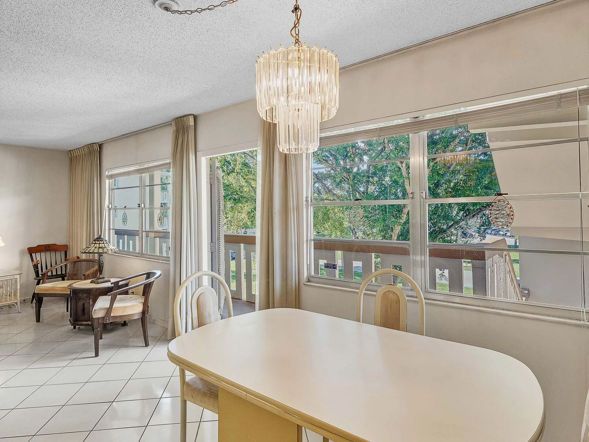 6 Dining Area (2)