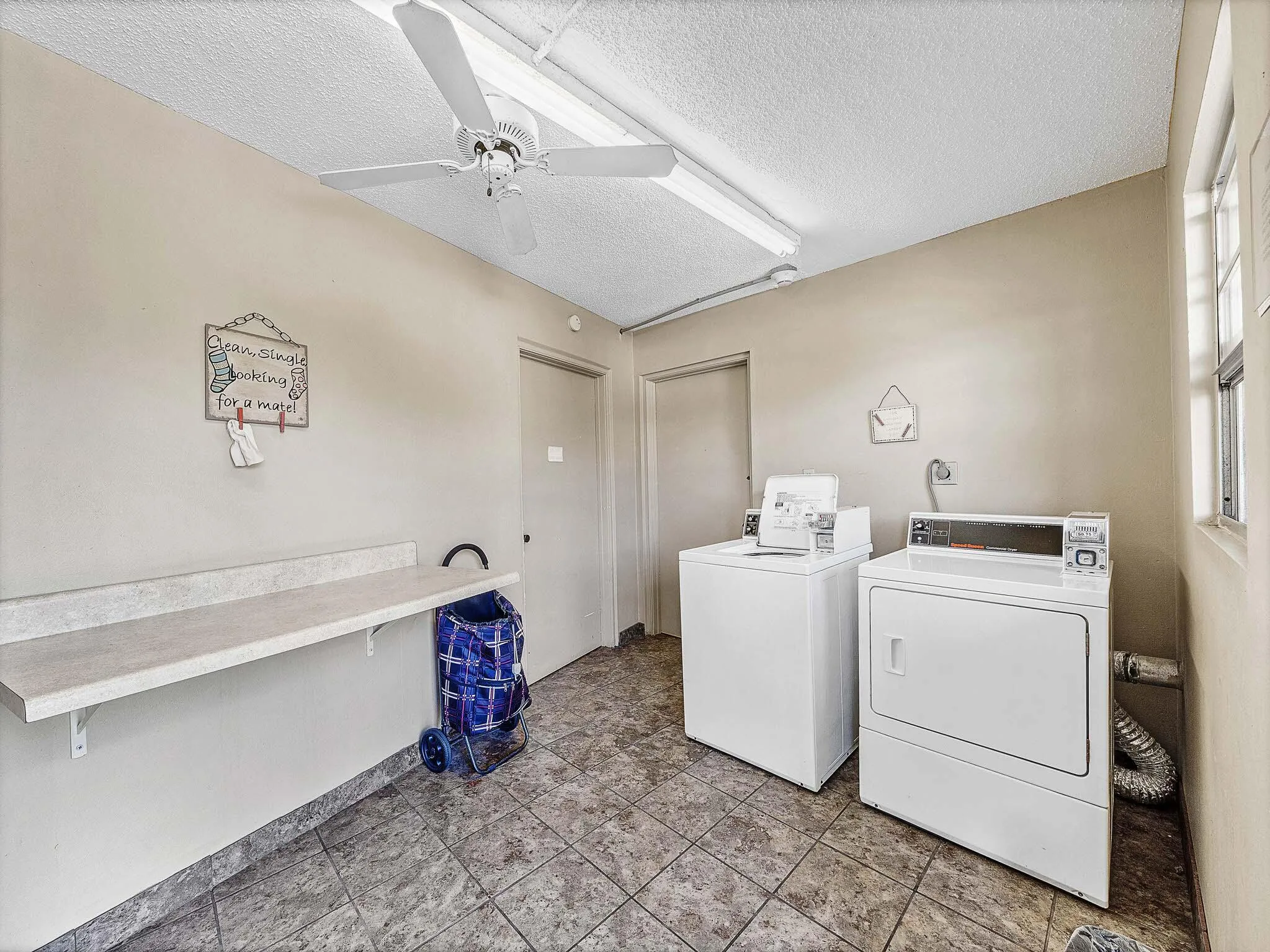 community Laundry Room (2)