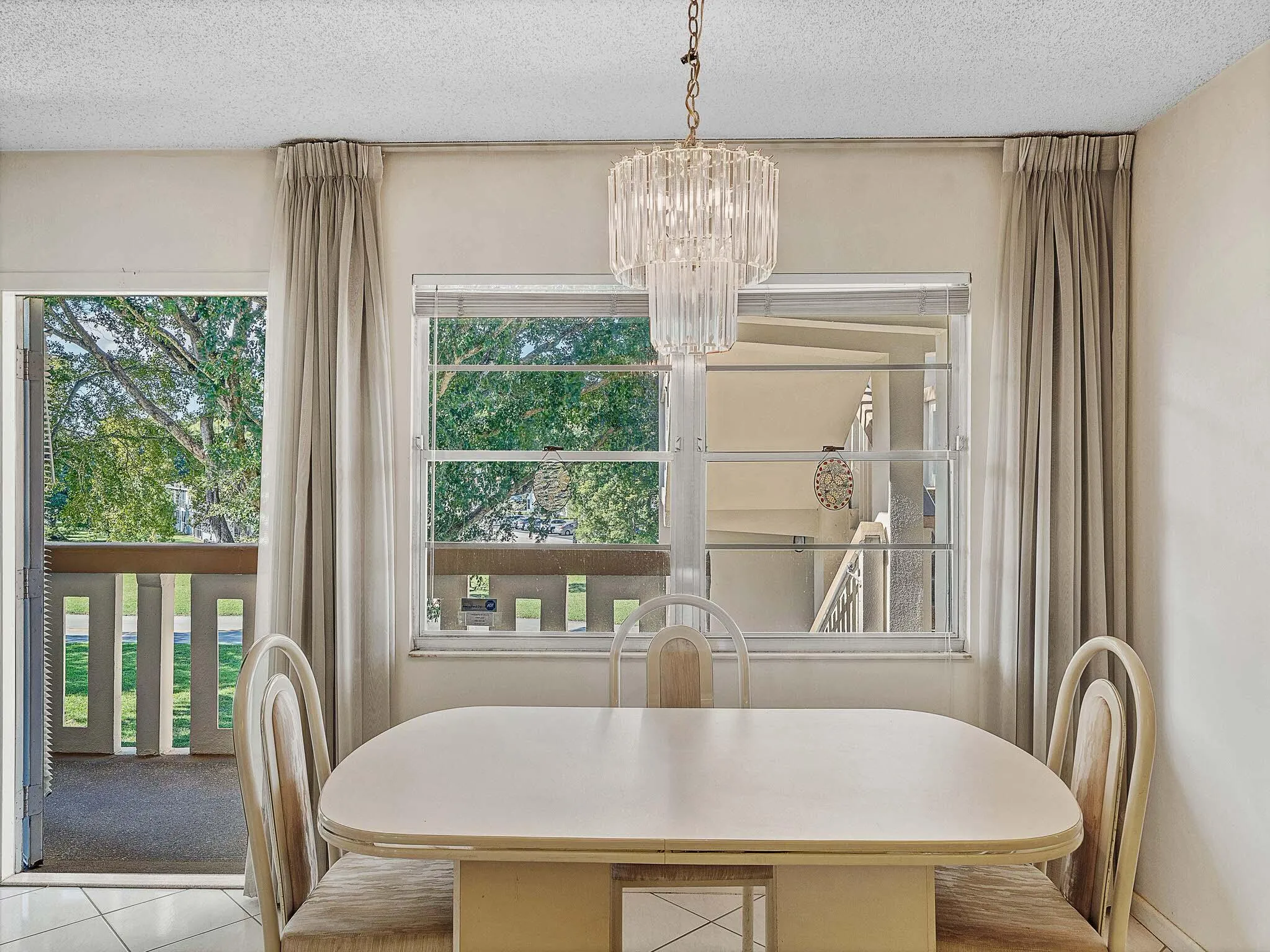 6 Dining Area (1)