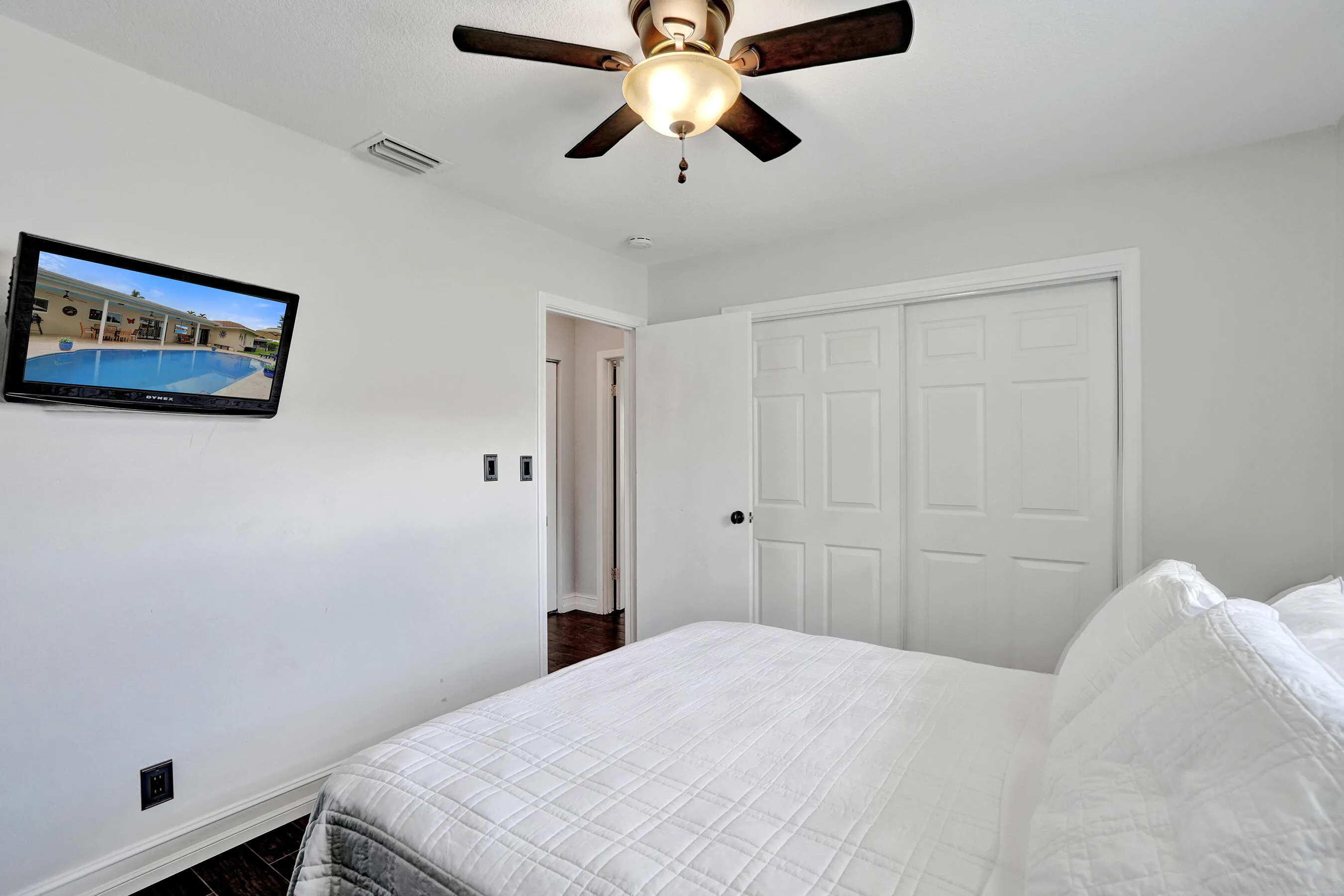 2nd bedroom
