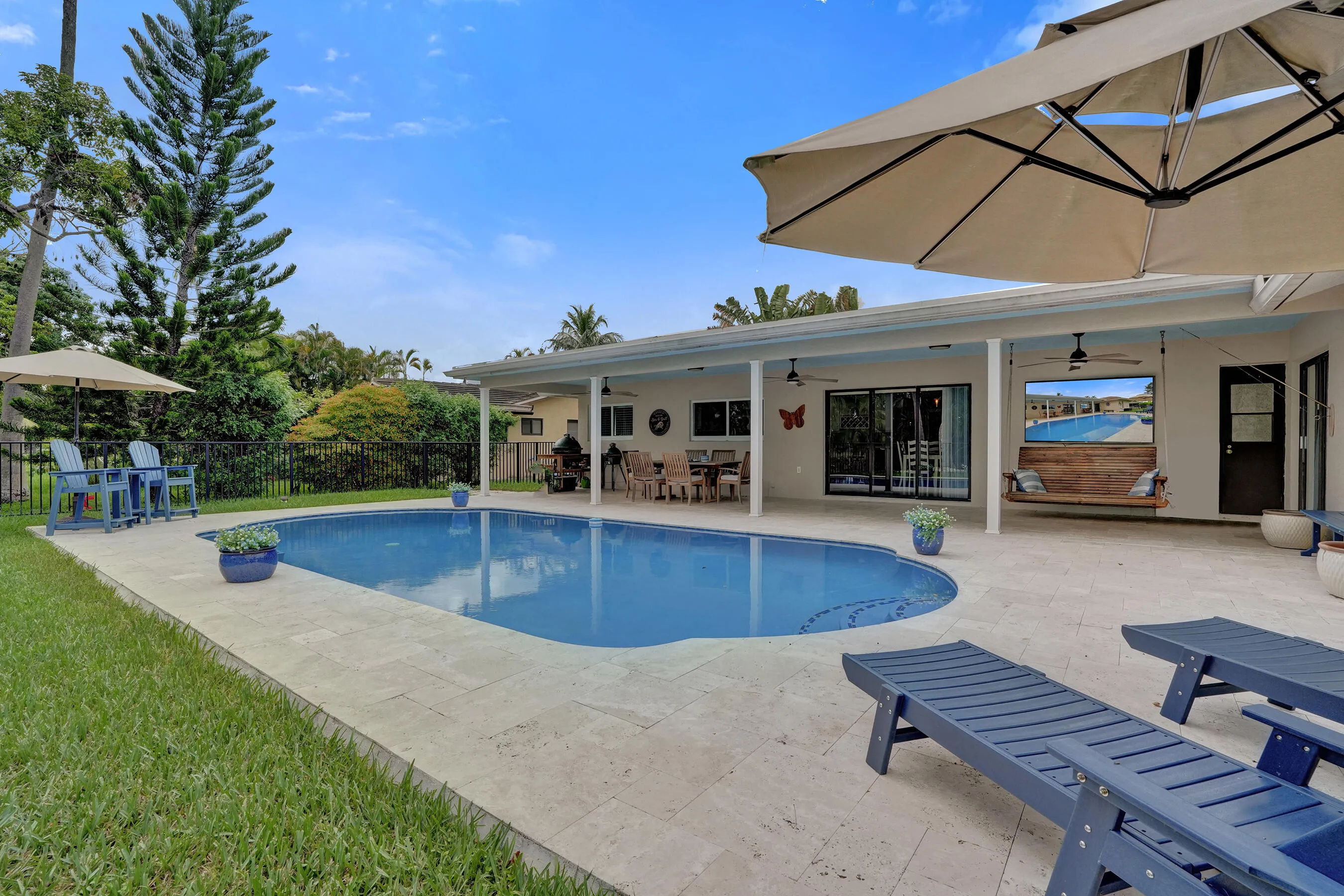 beautiful oasis to host friends and family