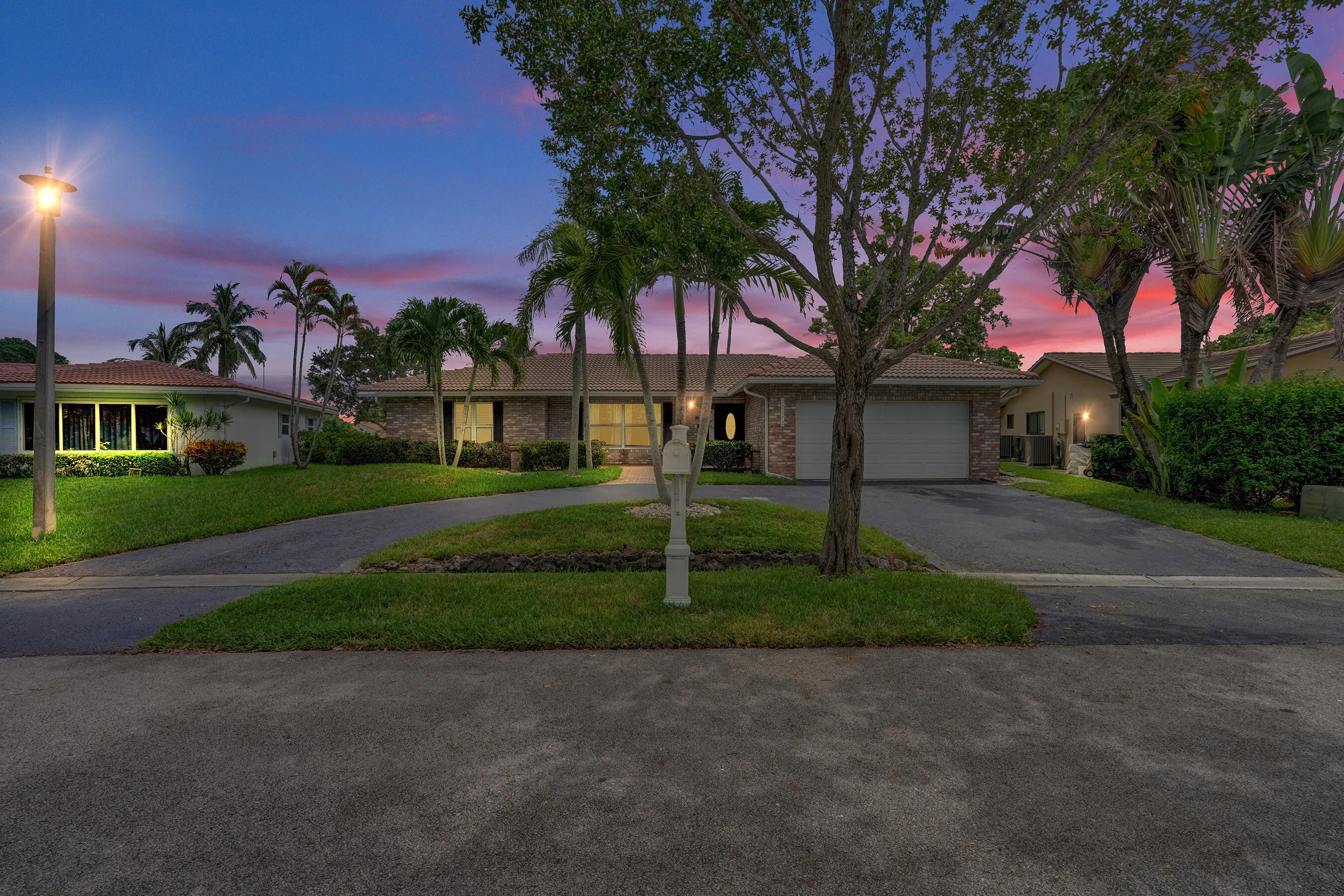 Circular driveway and 2 car garage