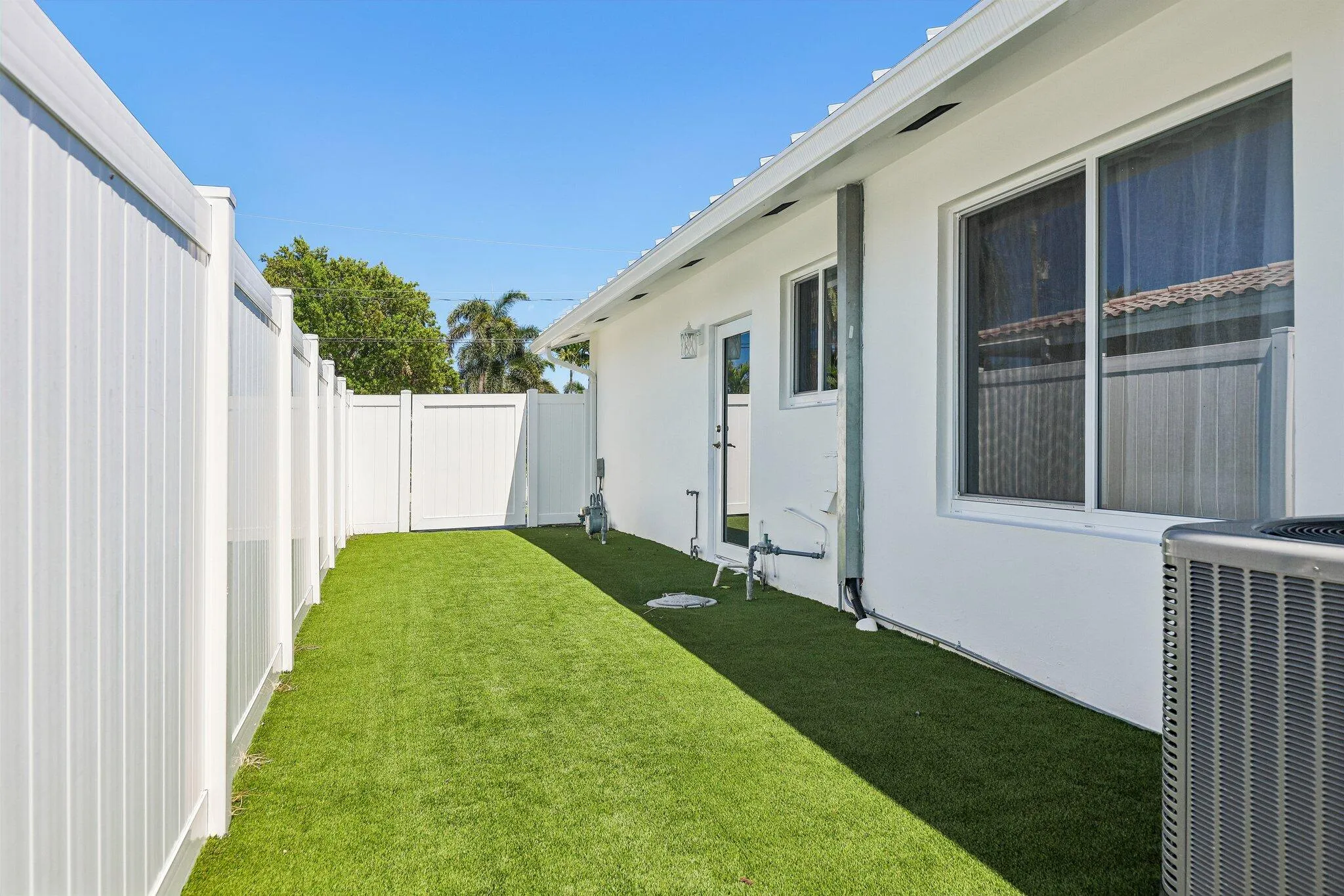 43-web-or-mls-SE 9th Ave-S1208-043