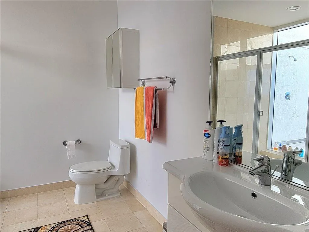 Den Bathroom