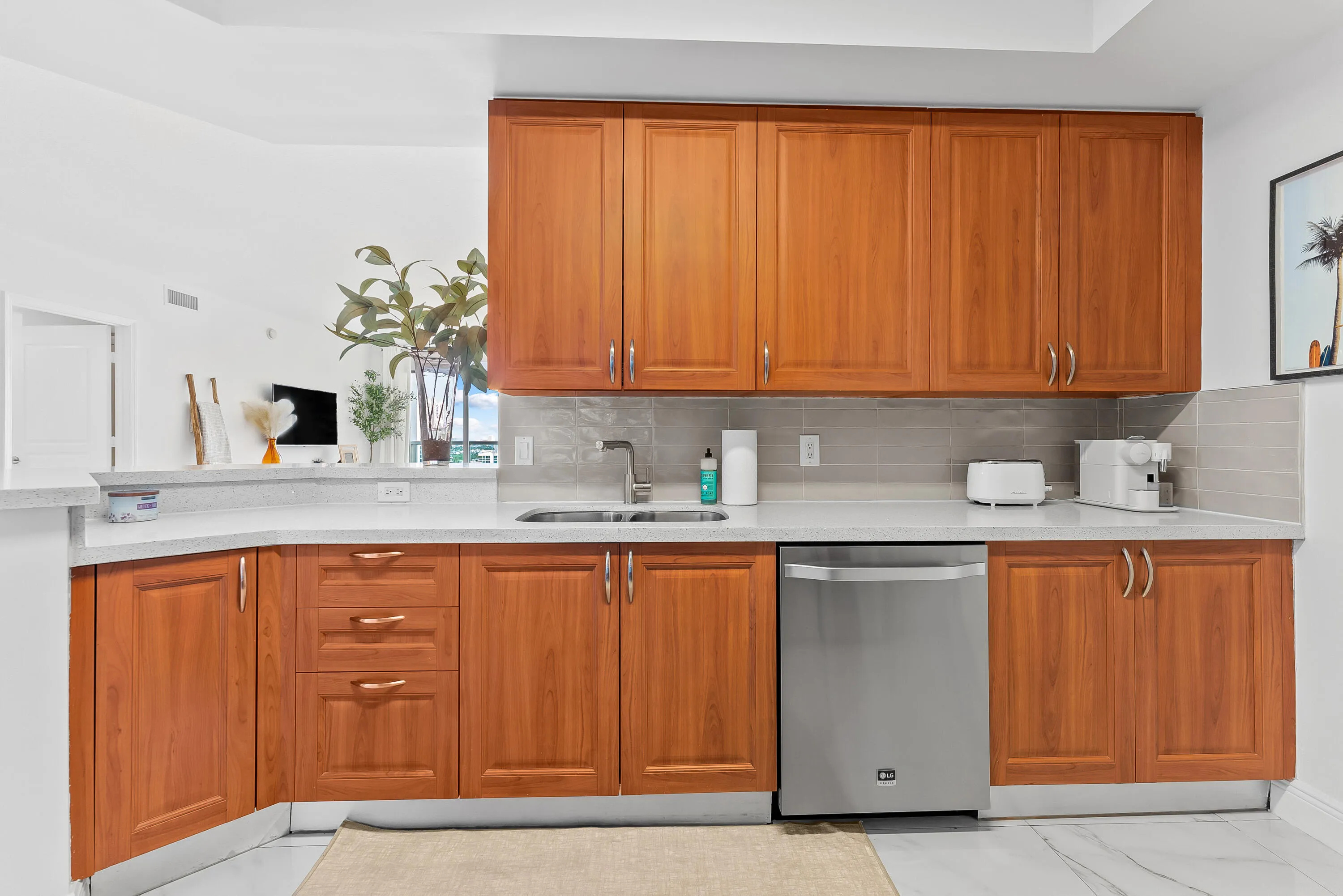 Kitchen - fully equipped.