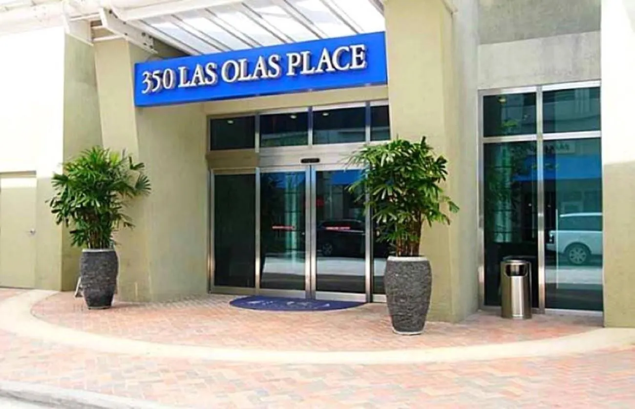 Entrance to 350 Las Olas Place