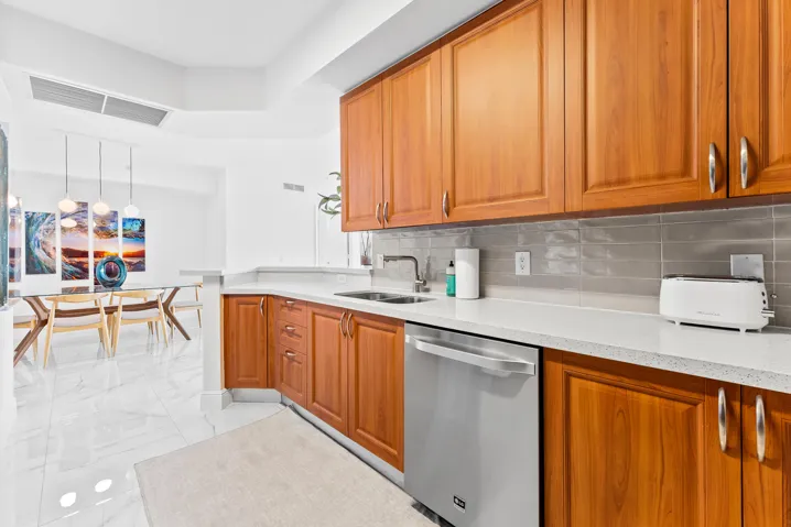 Kitchen - fully equipped.