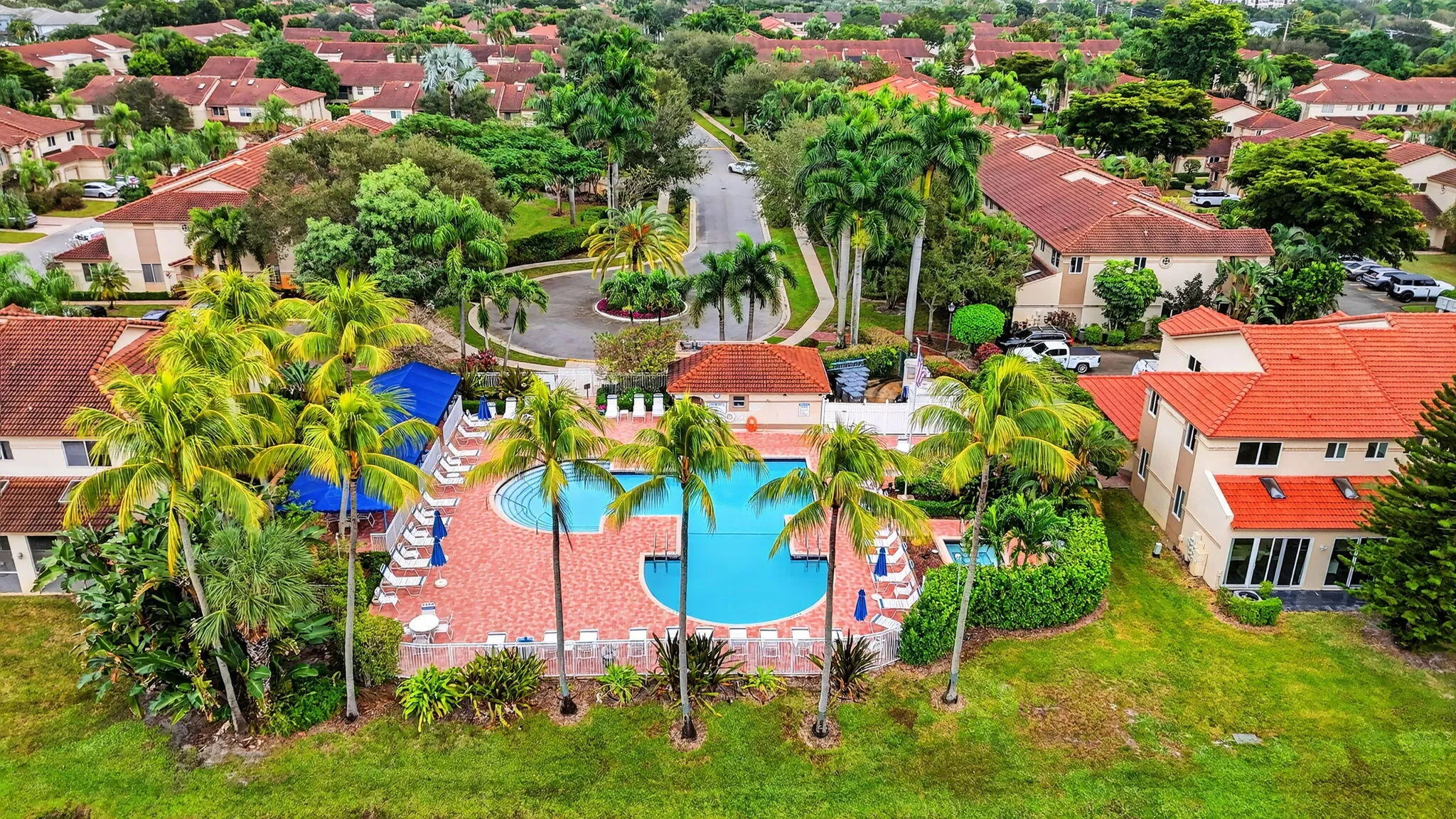 6487 Via Regina- Community Pool
