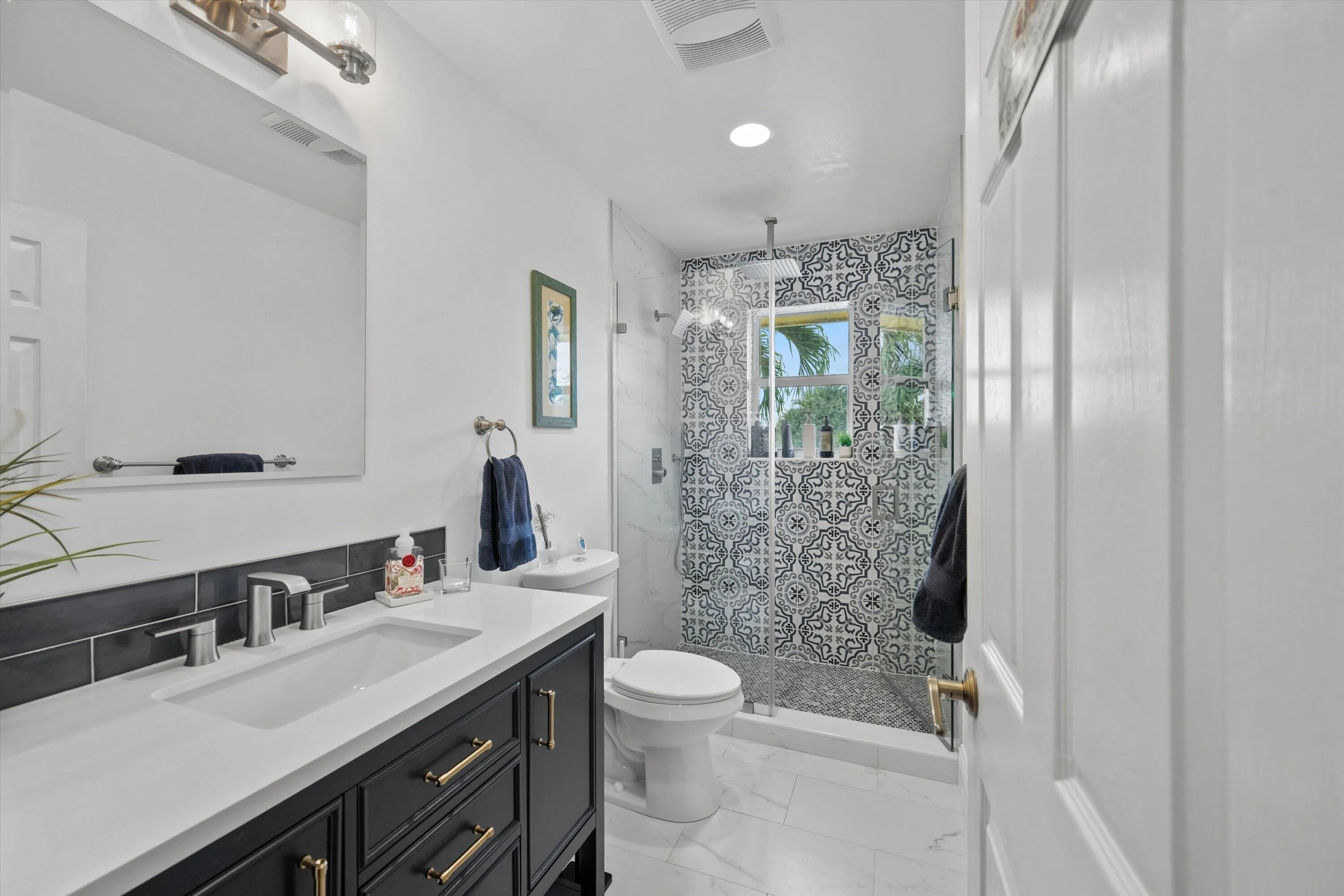 Guest Bathroom 2
