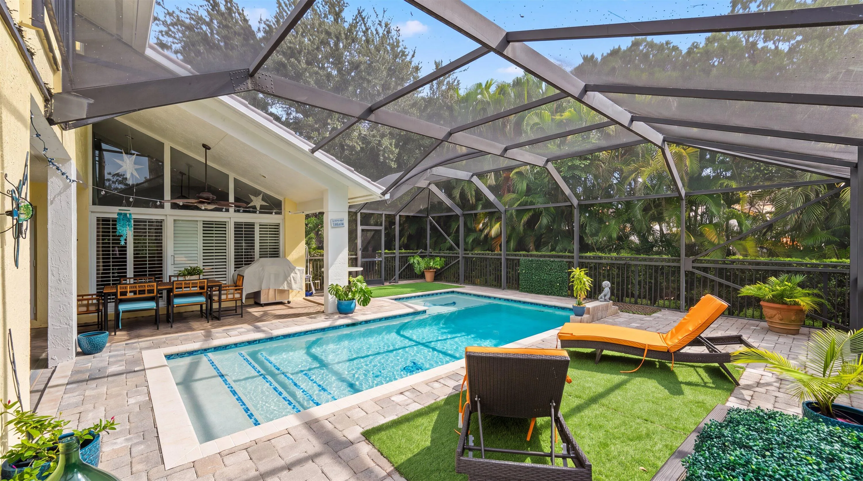 Fabulous Outdoor Pool Lounging Area