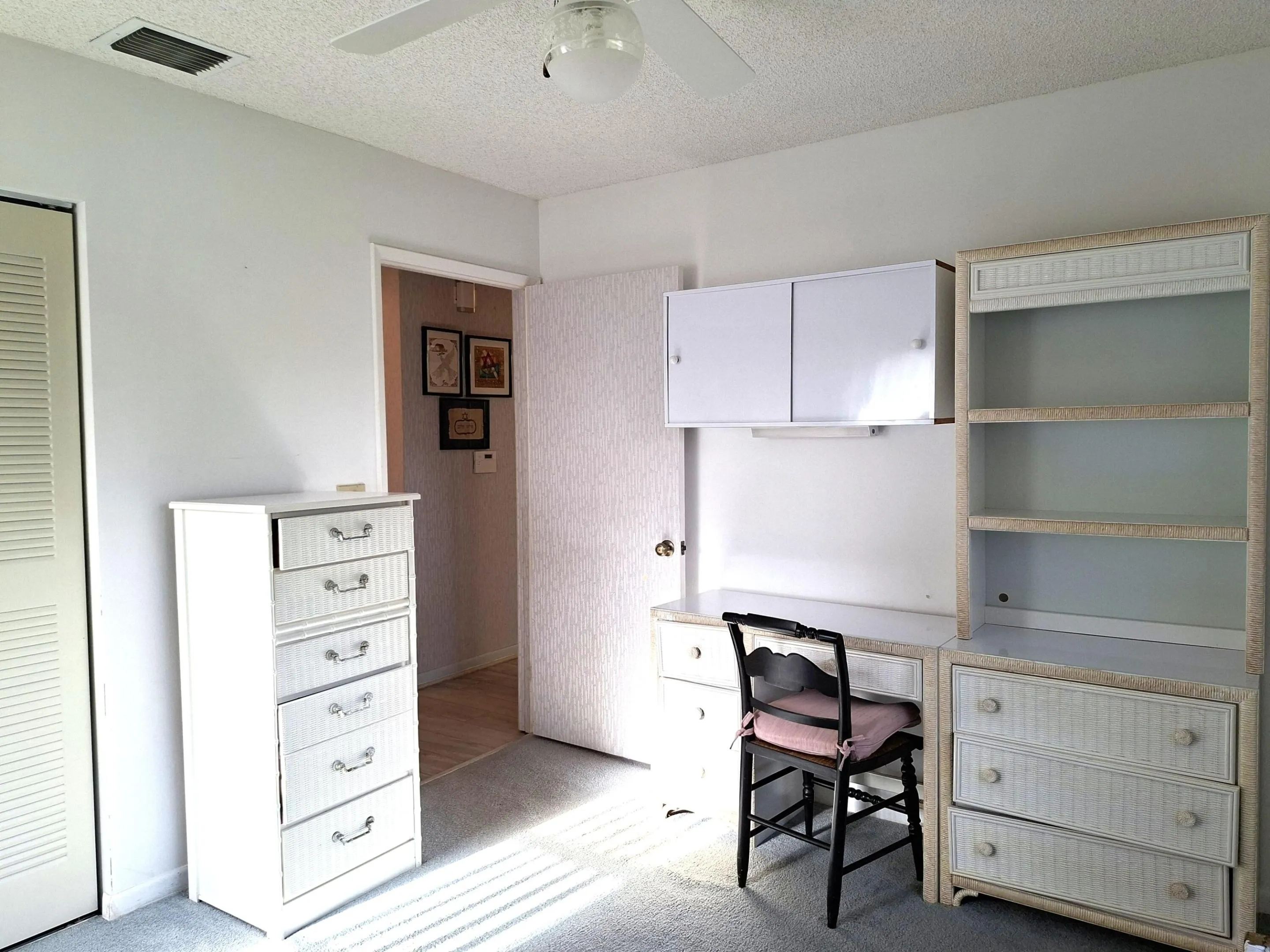second bedroom..
