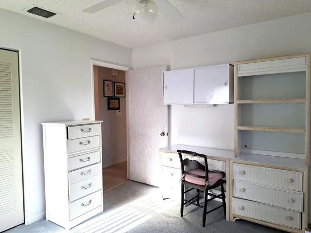 second bedroom..