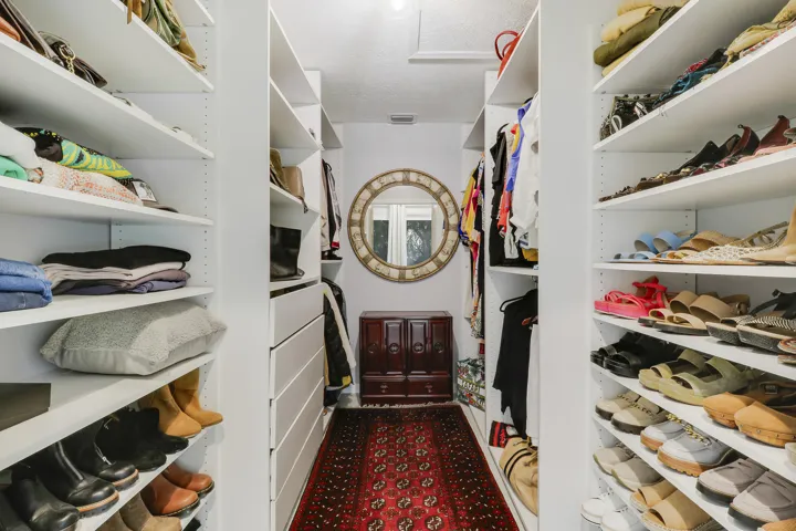 Master Bedroom Walk In Closet
