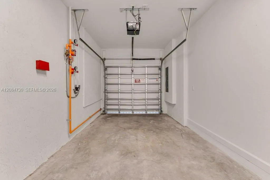 Photo 33