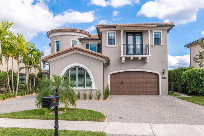 9040 Watercrest Cir W Parkland-small-001