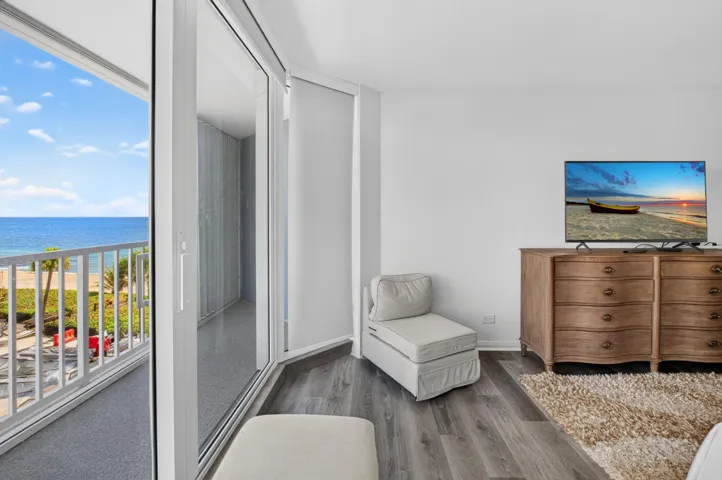 Wood-finish flooring with a neutral wall color