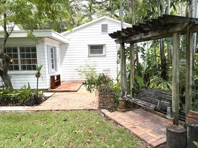 yardbkdoor