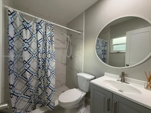 2nd Bathroom