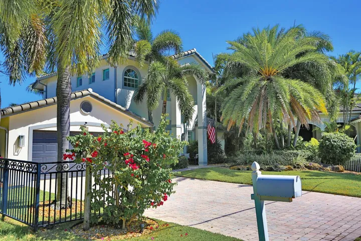 005-088-Exterior Front-1500x1000