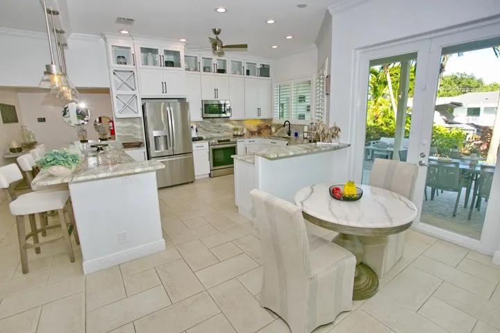 021-085-Breakfast Nook-1500x1000