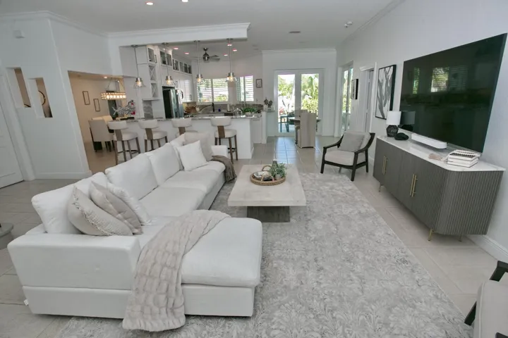 010-115-Living Room-1500x1000