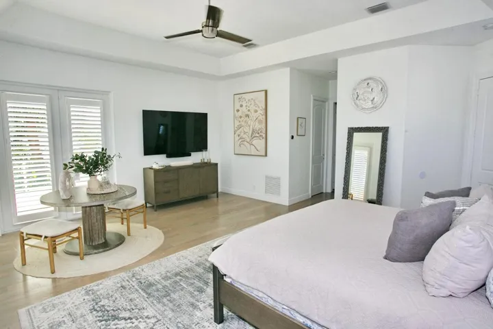 043-121-Master Bedroom-1500x1000