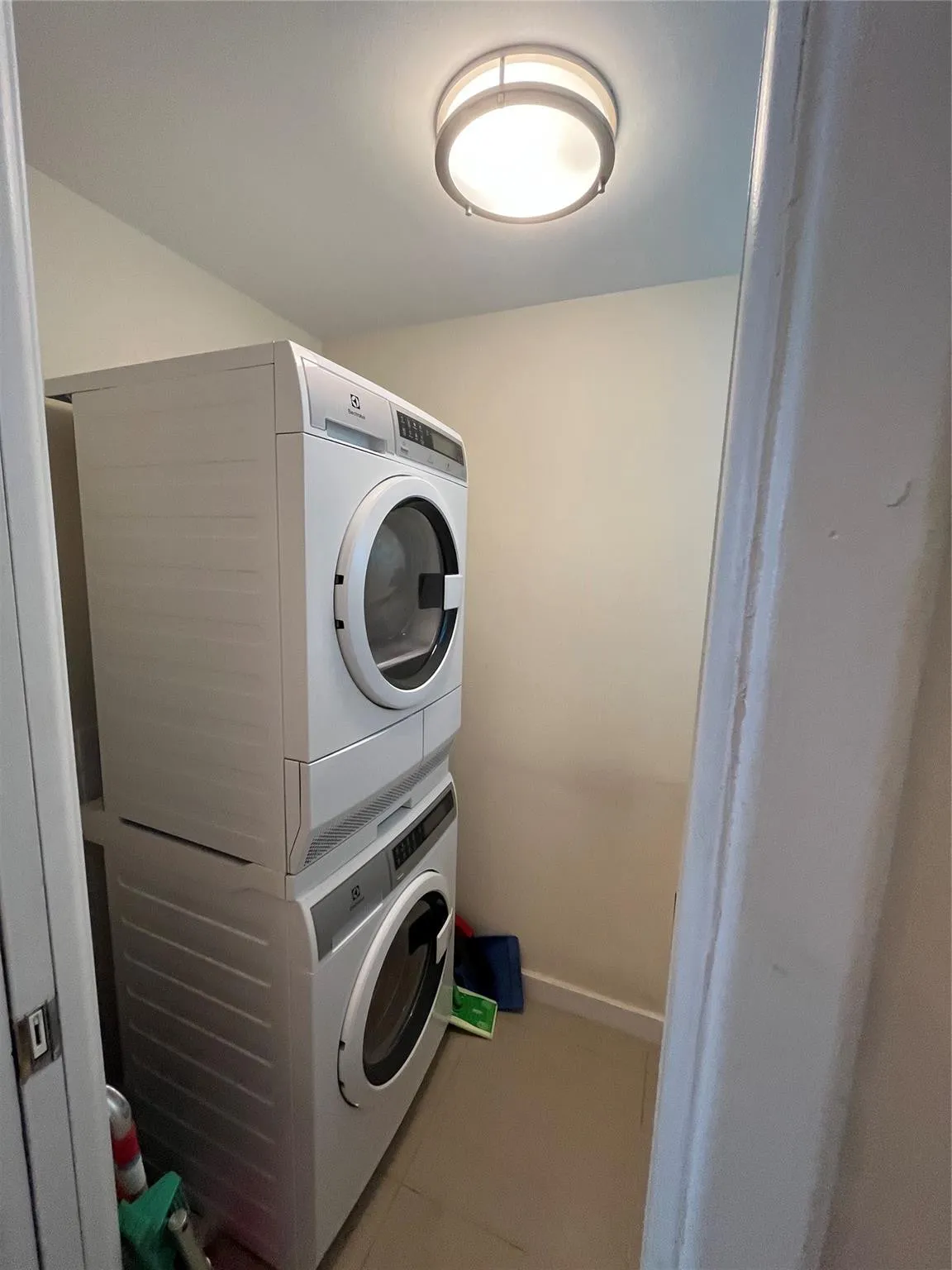 laundry & mud room for xtra storage