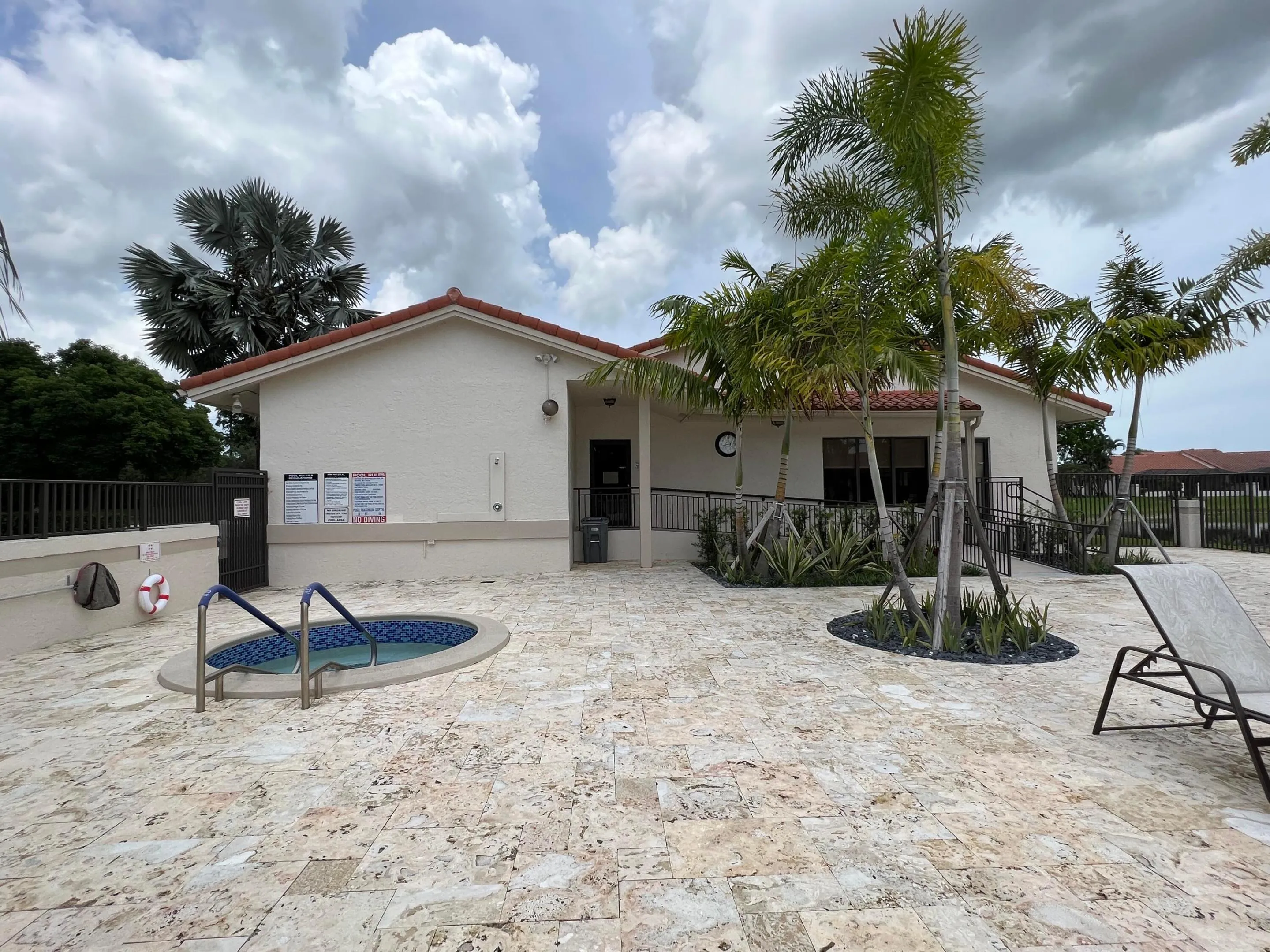 Brentwood Main Community Pool & Spa