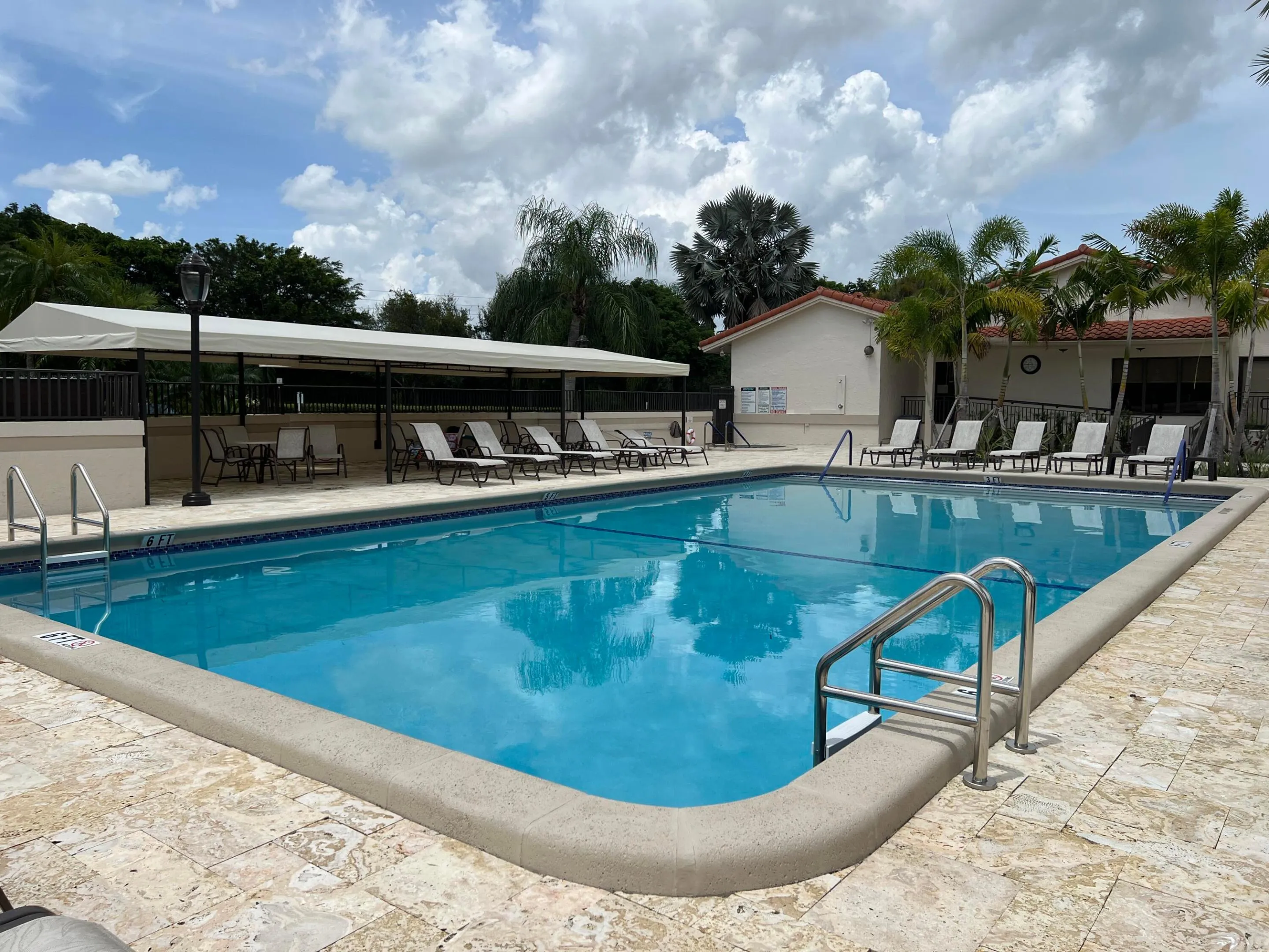 Brentwood Main Community Pool