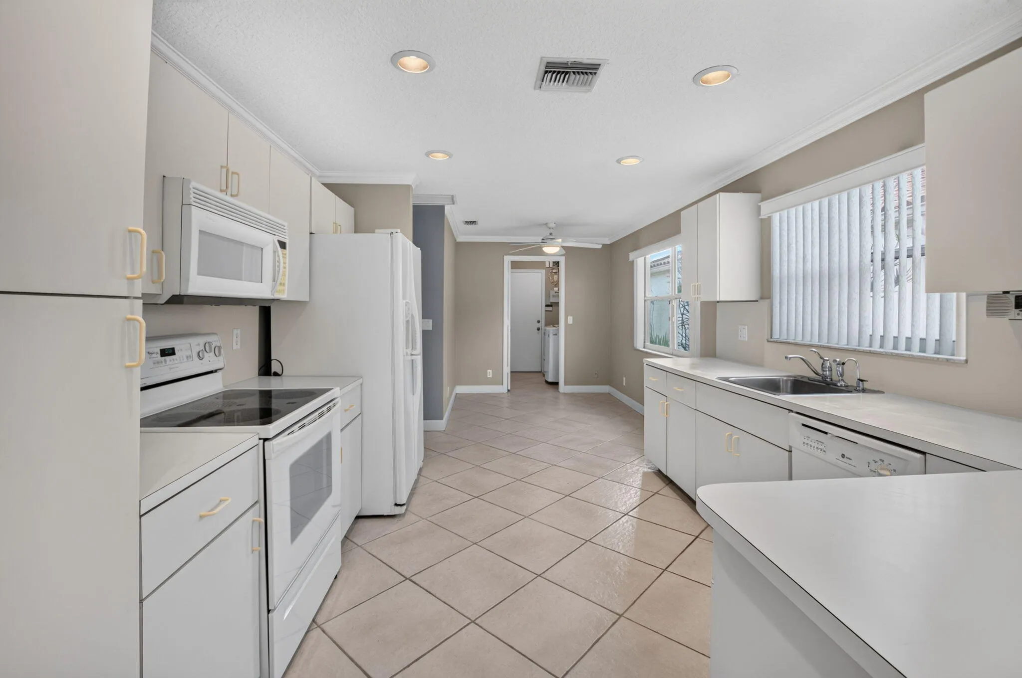 Eat-in Kitchen