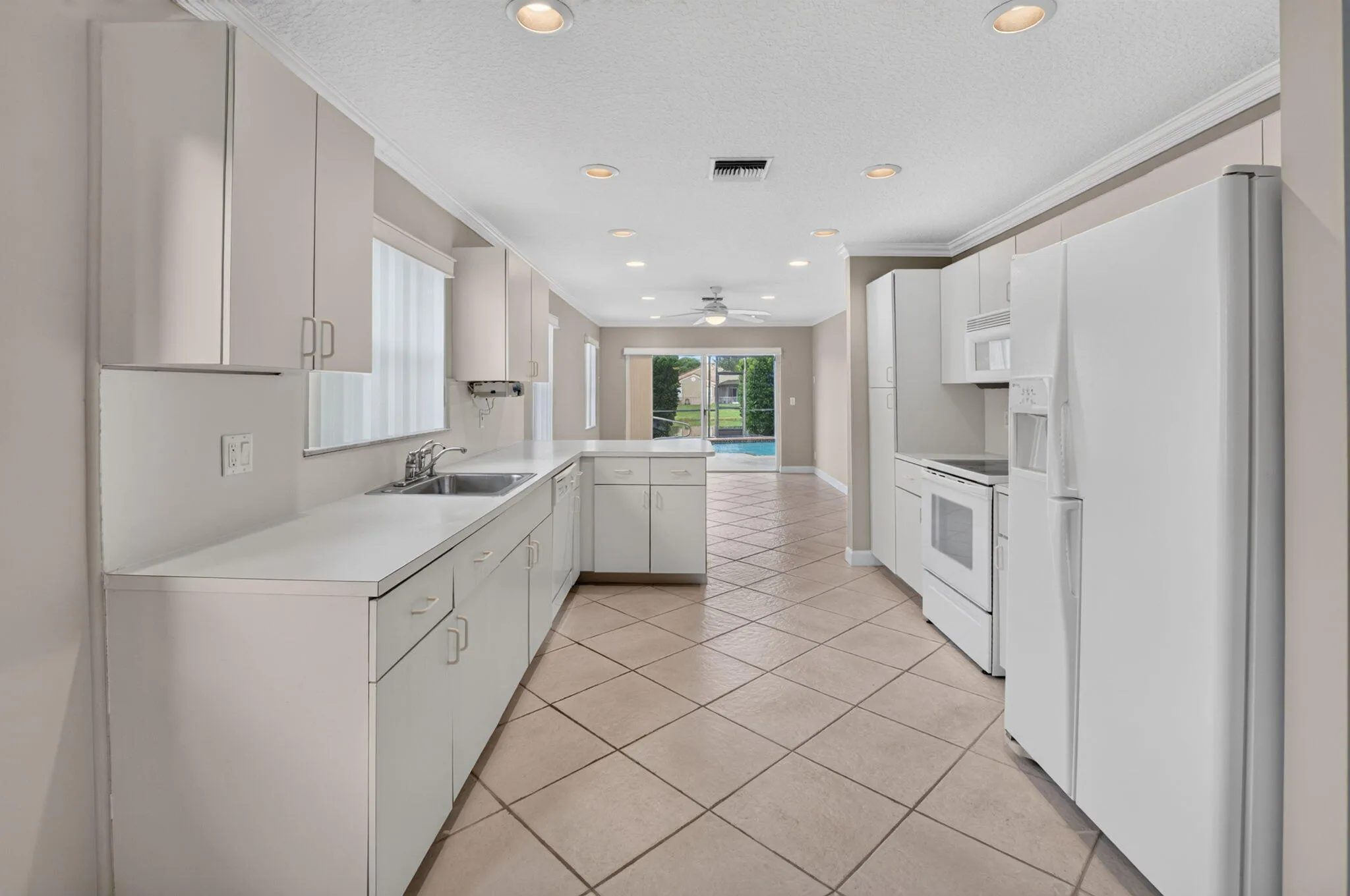 Eat-in Kitchen