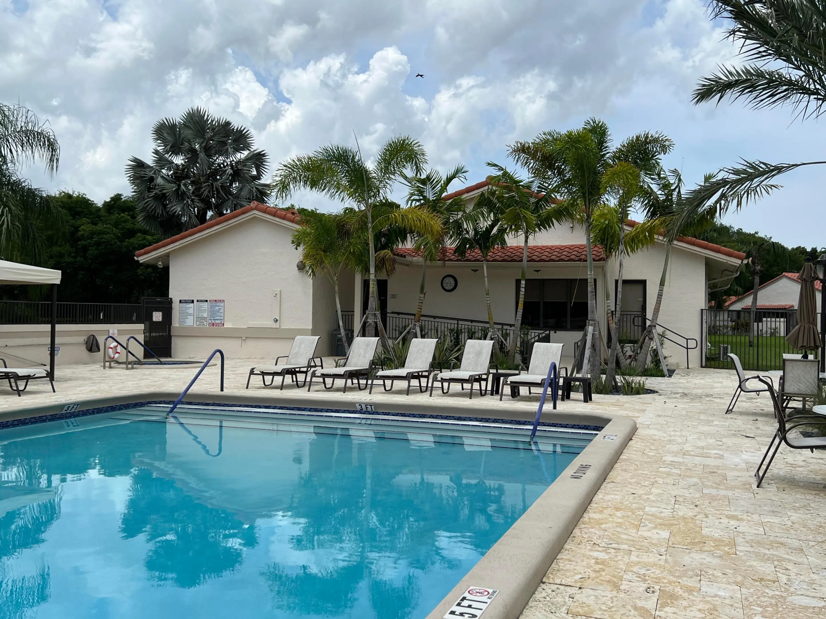 Brentwood Main Community Pool