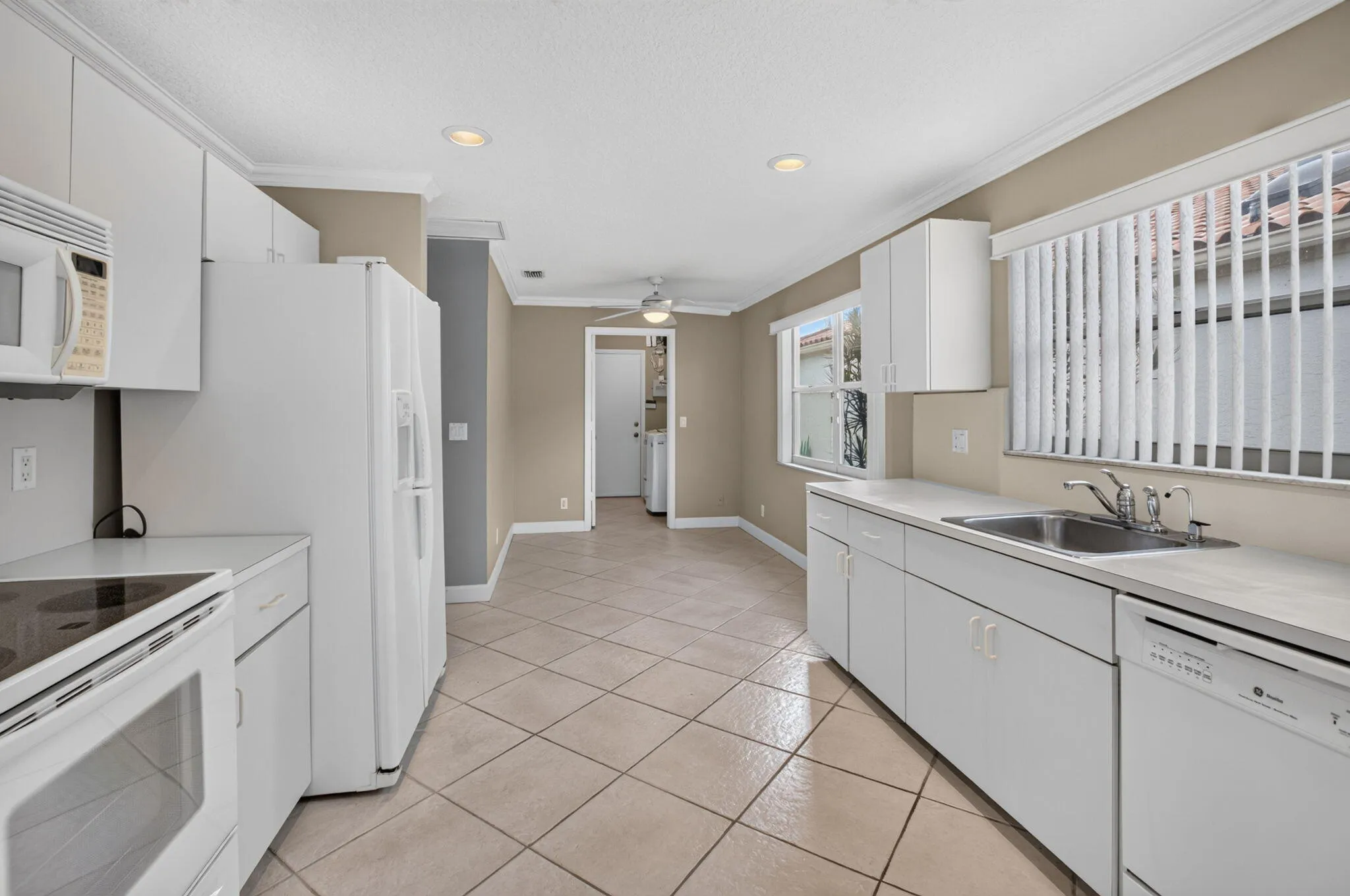 Eat-in Kitchen