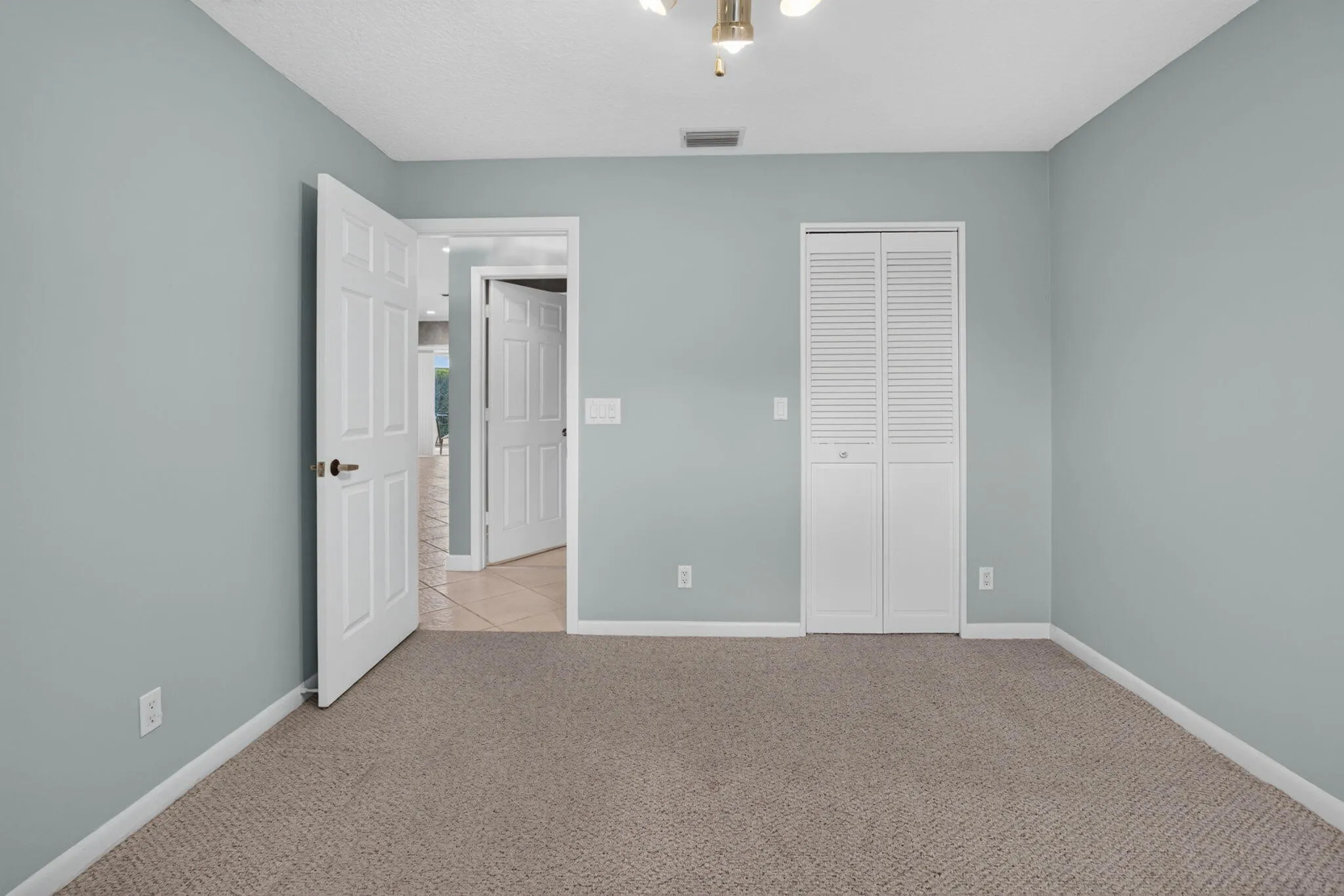 3rd Bedroom with Berber Carpet & Ceiling Fan