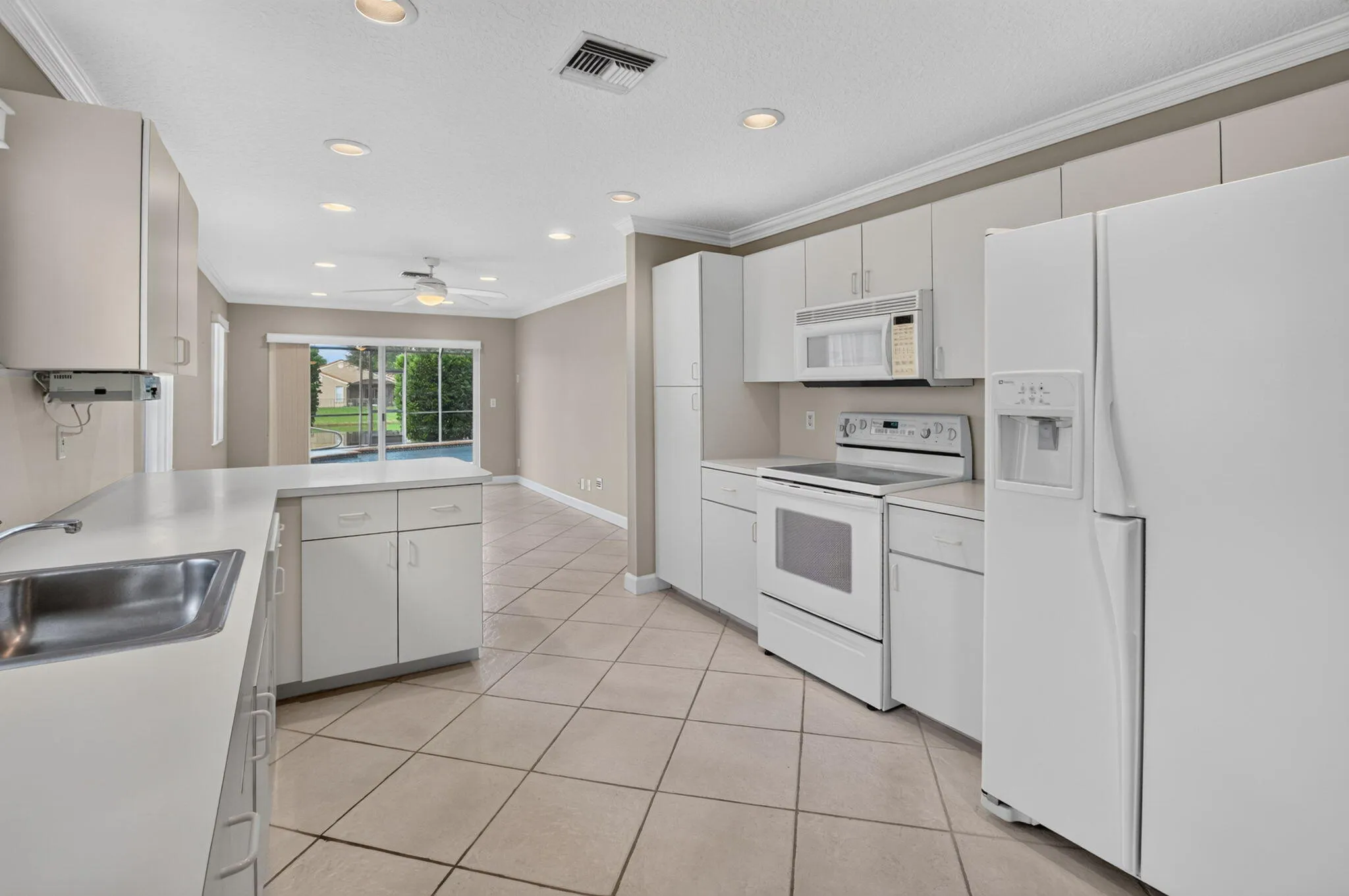 Eat-in Kitchen