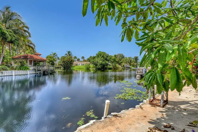 Outdoor dock area