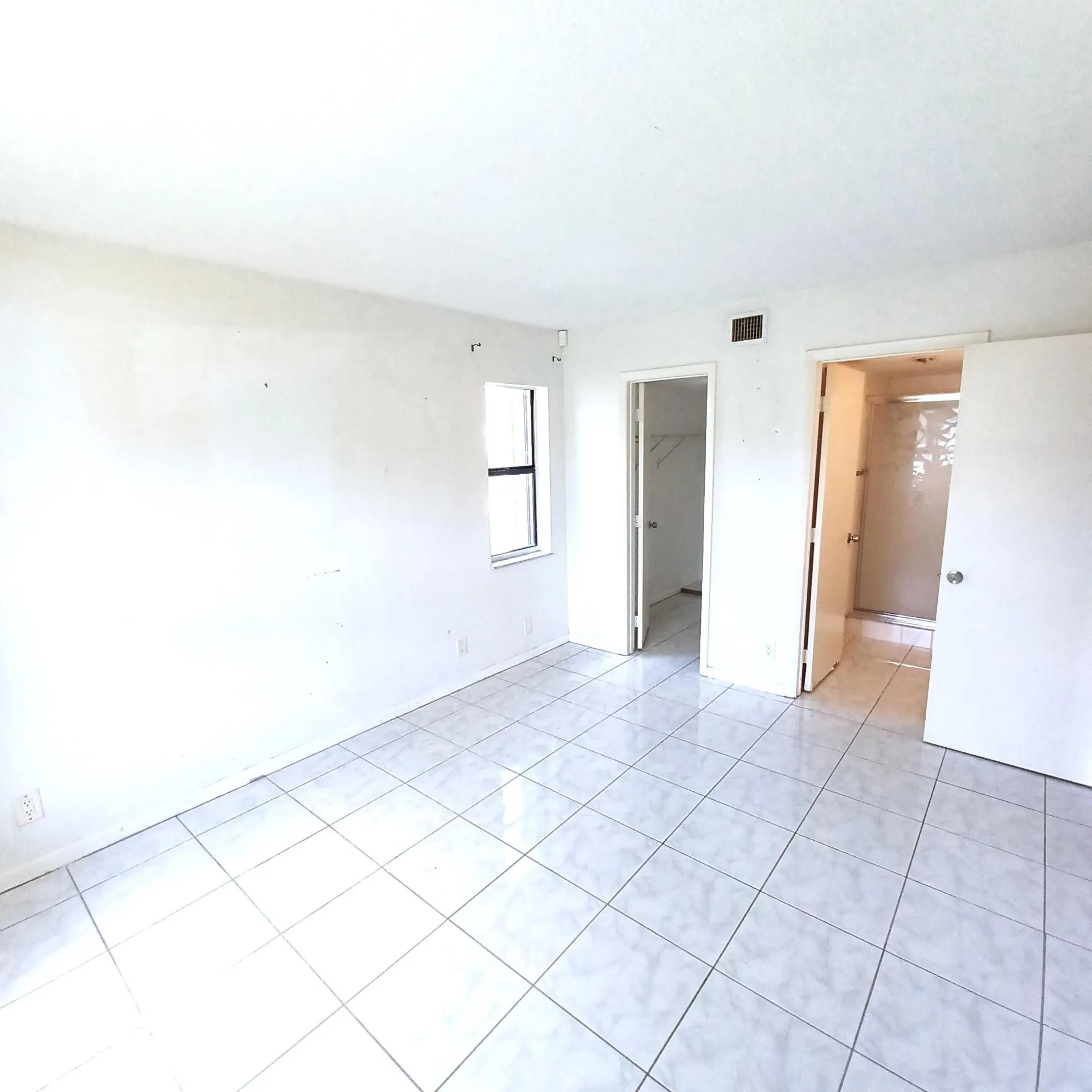 WALK IN CLOSET + ON SUITE BTHRM