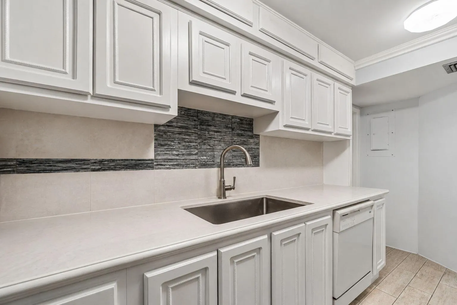 25-web-or-mls-Kitchen 2
