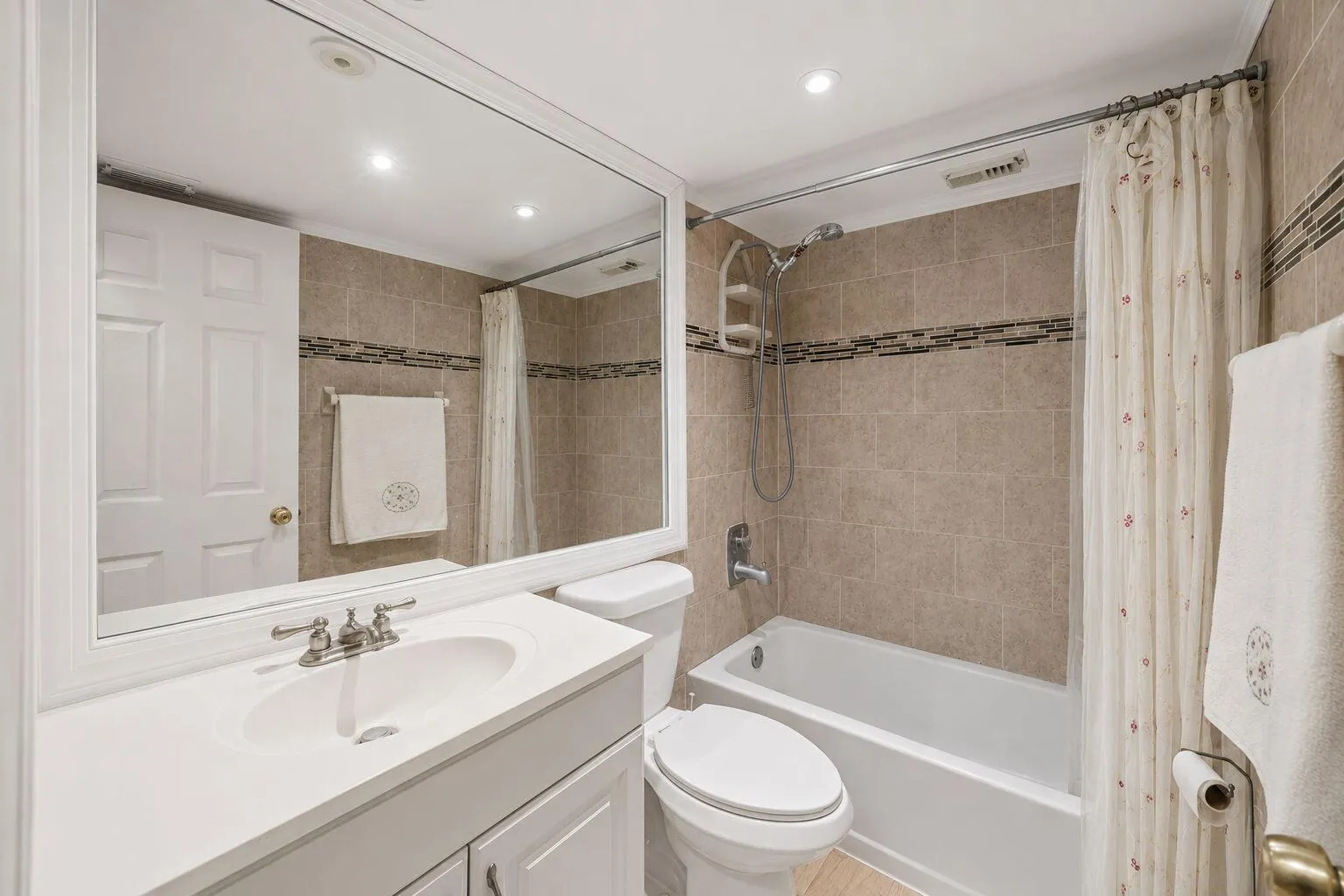 10-web-or-mls-Bathroom
