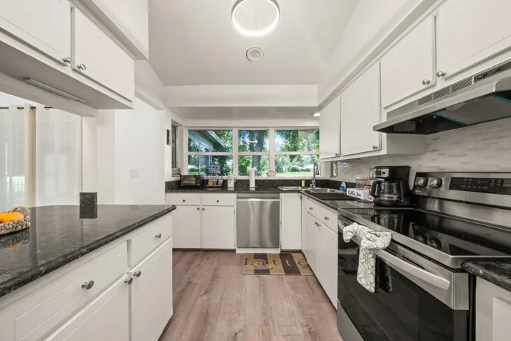 interior - kitchen 1
