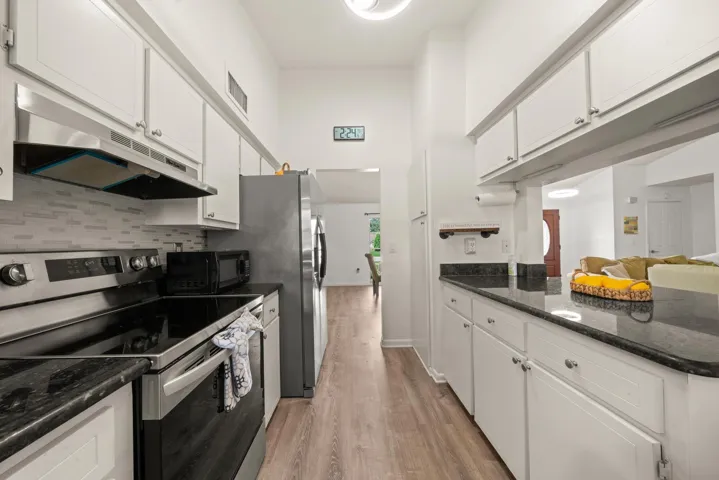 interior - kitchen 2