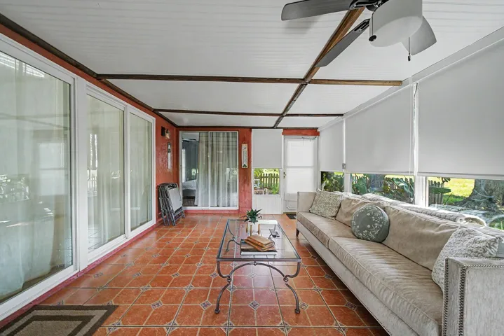 interior - lanai 2
