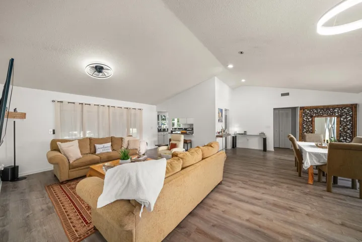 interior - living room 4
