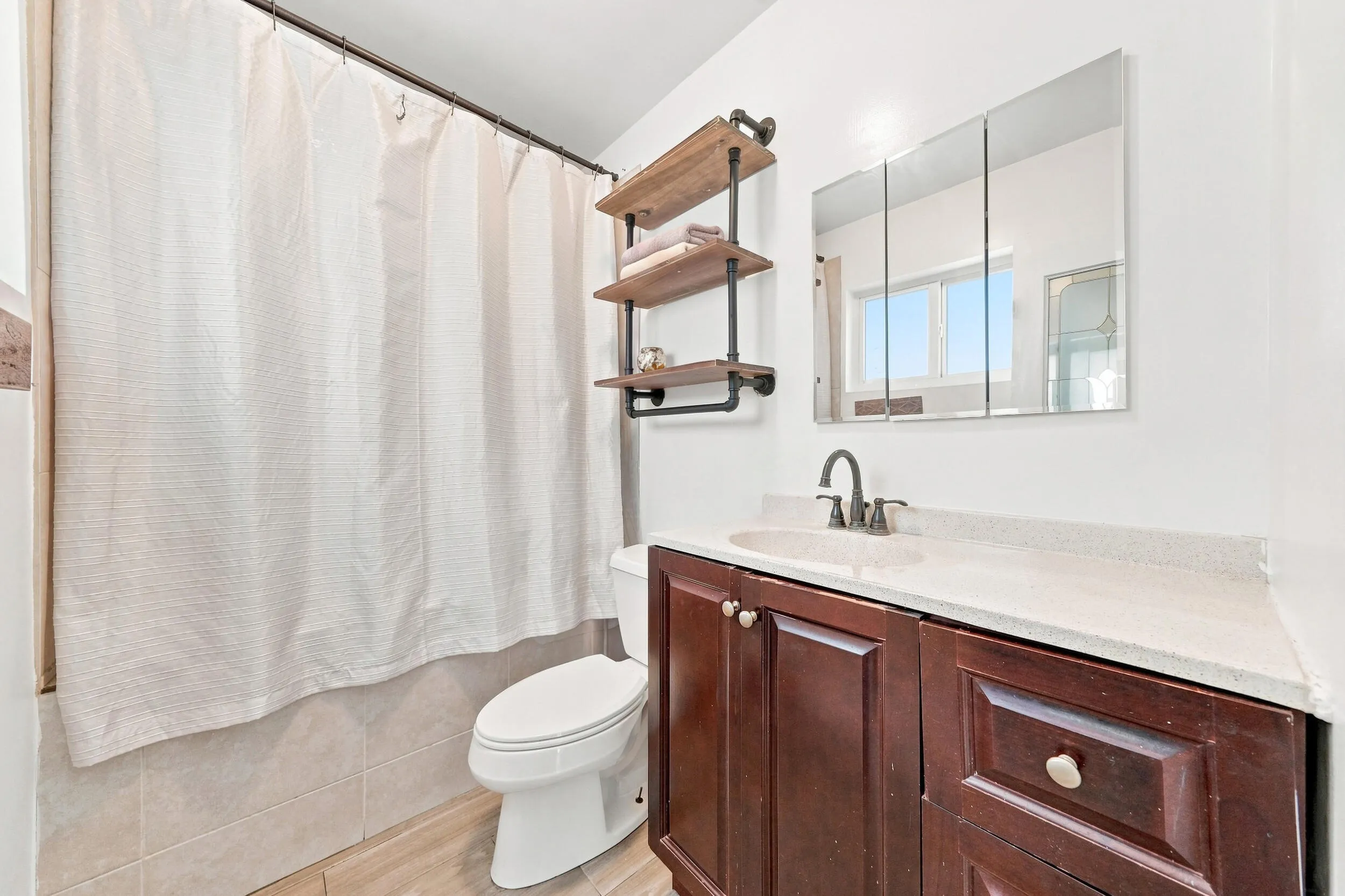 Primary bedroom bathroom
