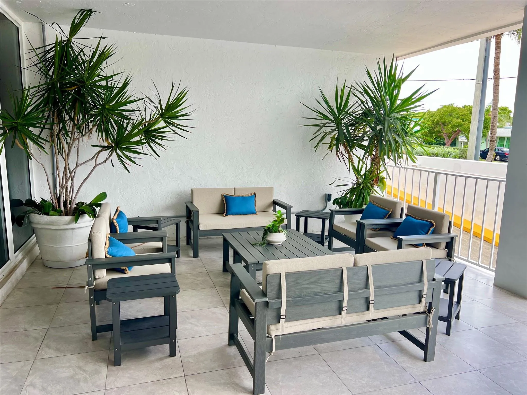 OH PRIVATE SUNSET LOUNGE