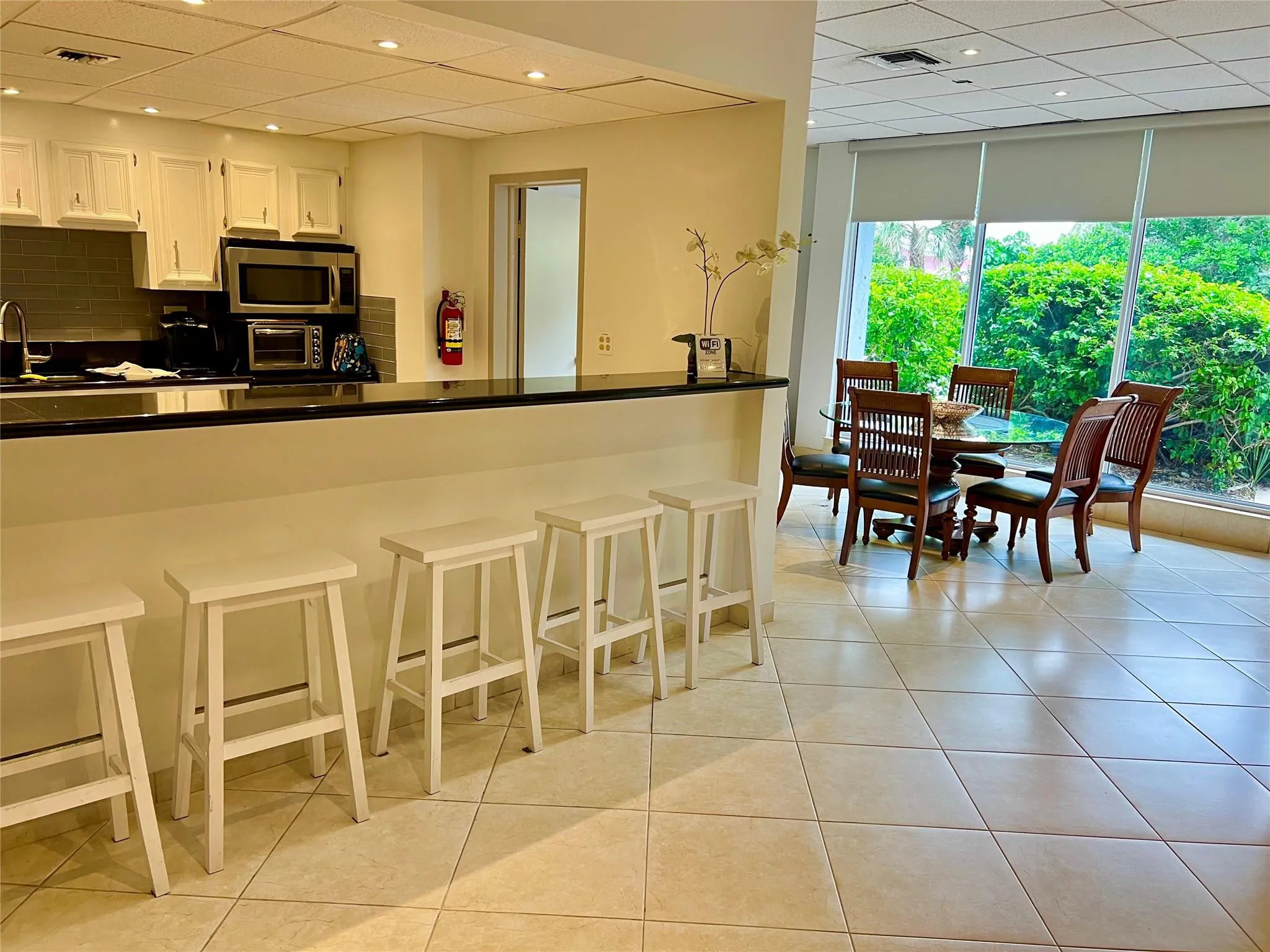 OH SOCIAL ROOM KITCHEN