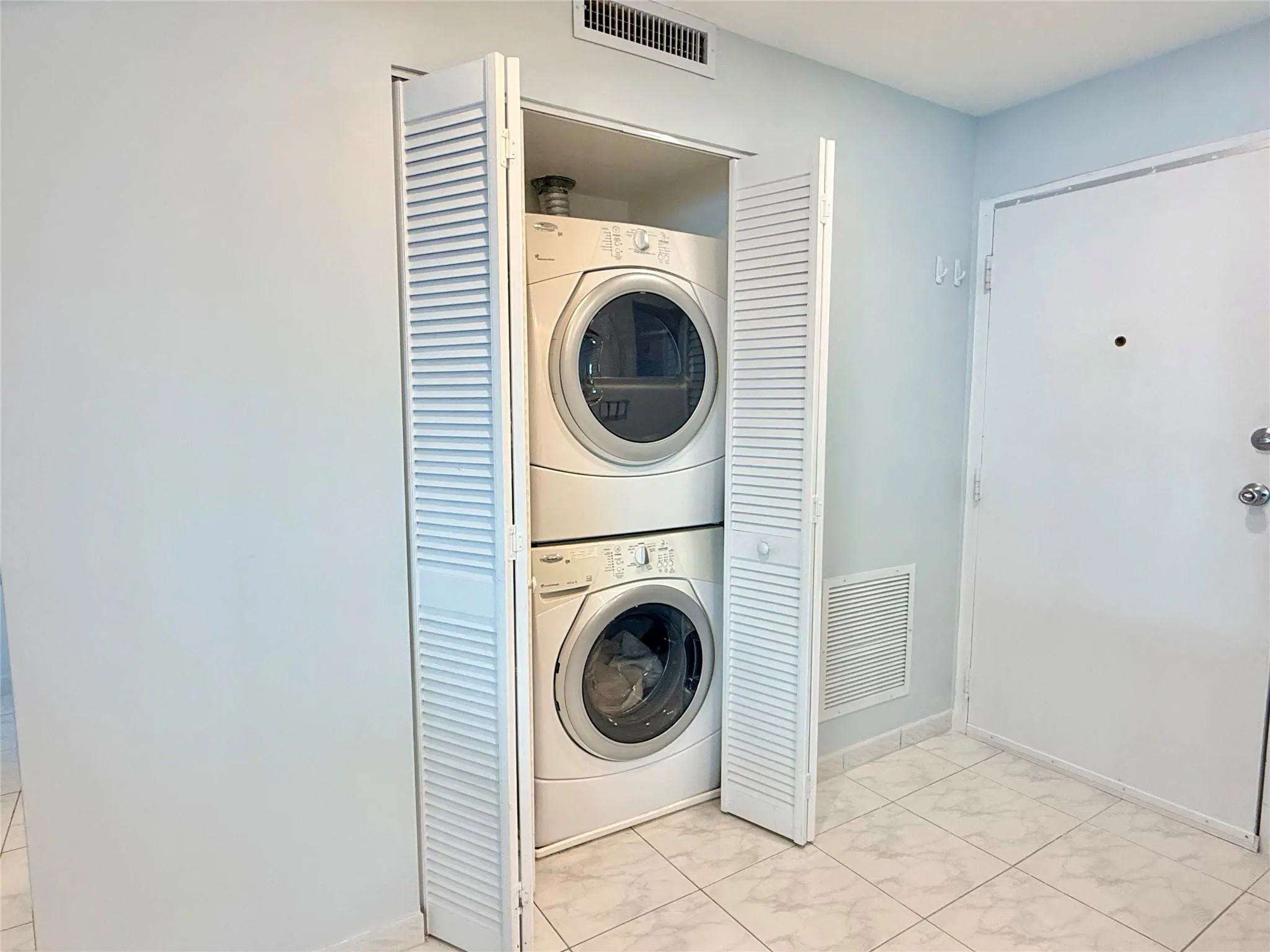 WASHER AND DRYER INSIDE UNIT